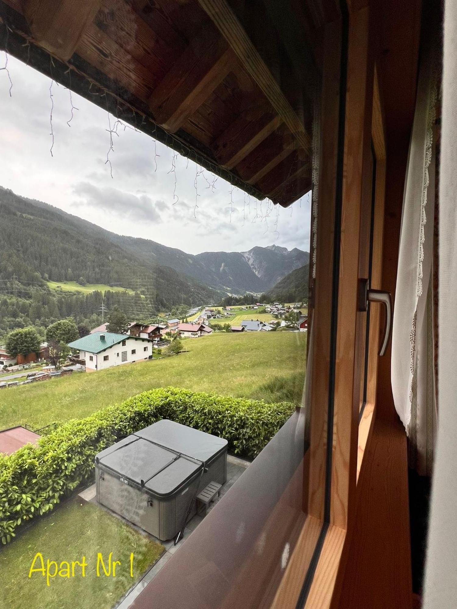 Alpenburg Luxury Apartments Wald am Arlberg Exterior foto